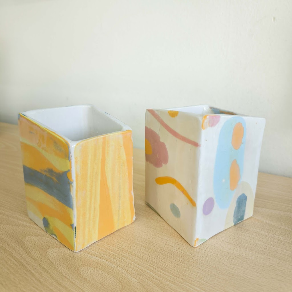 Floreros alumnos hechos en taller cerámica